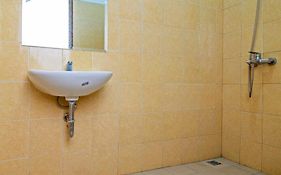 RedDoorz Syariah near Mercu Buana University